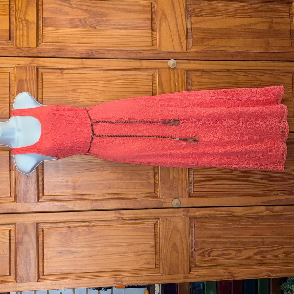No Boundaries Coral Lace Maxi Dress with Belt S            200JH